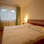 Hawei in Vienna - Doppelhaushälfte mit Garten und Pool zur Mitbenutzung